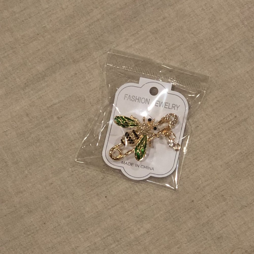 Bee Pin Brooch - Picture 3 of 5